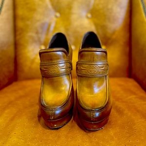 Authentic Gucci Tan Leather Loafers